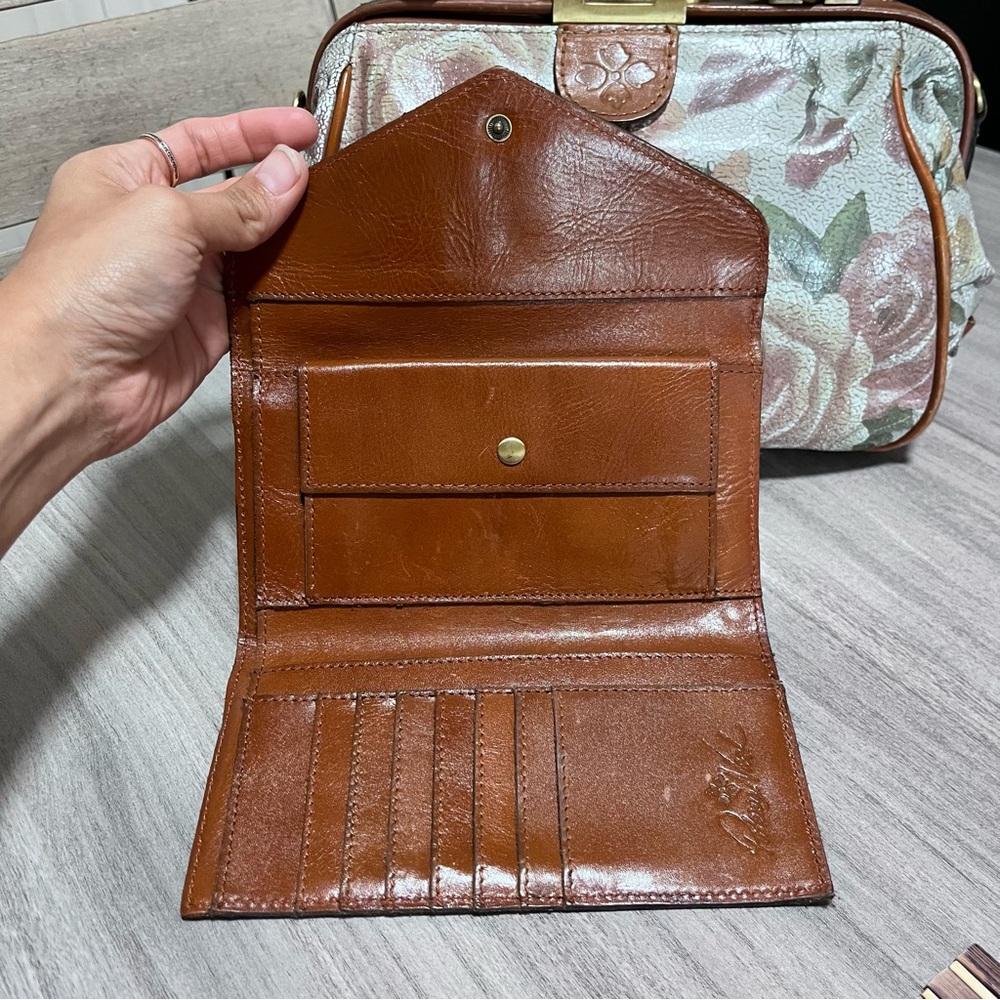 EUC Patricia Nash Crackled Rose Garden Gracchi Satchel & Matching Aprilia Wallet - Picture 2 of 11